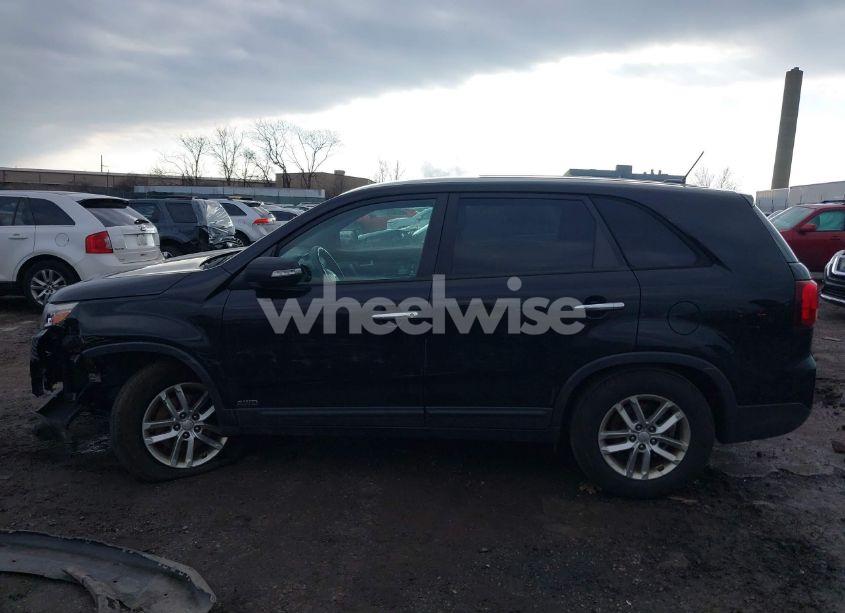 Photo 13 of 2014 Kia Sorento LX (VIN 5XYKTCA66EG517227)