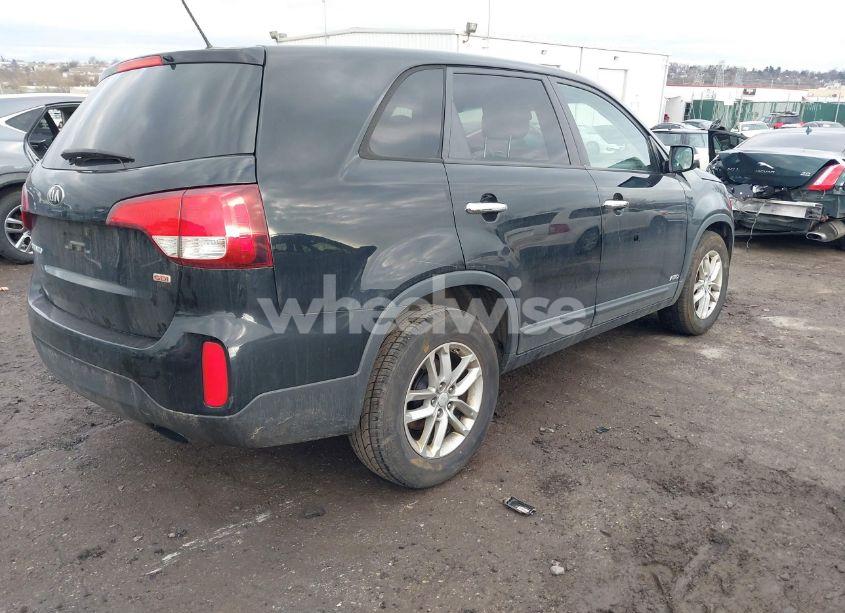 Photo 4 of 2014 Kia Sorento LX (VIN 5XYKTCA66EG517227)