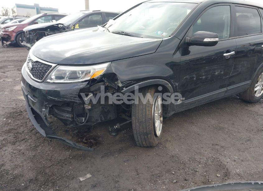 Photo 6 of 2014 Kia Sorento LX (VIN 5XYKTCA66EG517227)