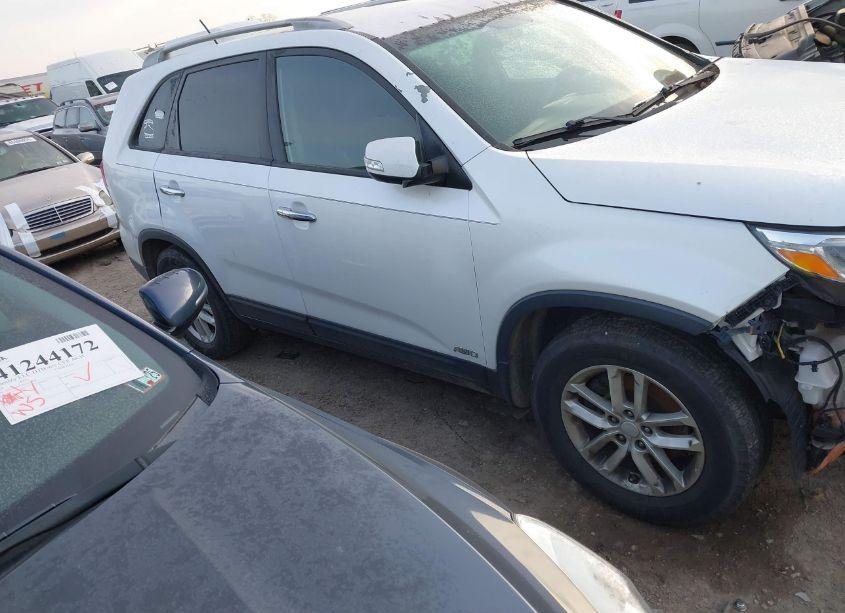 Photo 13 of 2015 Kia Sorento LX (VIN 5XYKTCA66FG609908)