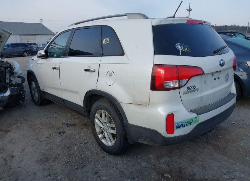Photo 3 of 2015 Kia Sorento LX (VIN 5XYKTCA66FG609908)