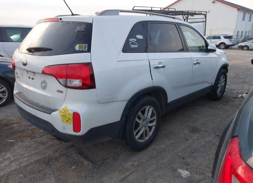 Photo 4 of 2015 Kia Sorento LX (VIN 5XYKTCA66FG609908)