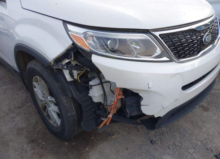 Photo 6 of 2015 Kia Sorento LX (VIN 5XYKTCA66FG609908)