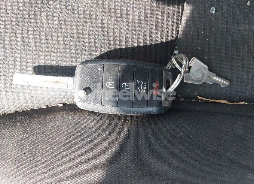 Photo 11 of 2015 Kia Sorento LX (VIN 5XYKTCA66FG624120)