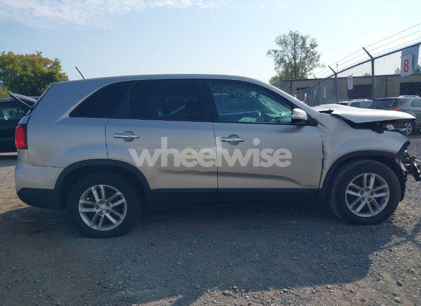 Photo 14 of 2015 Kia Sorento LX (VIN 5XYKTCA66FG624120)