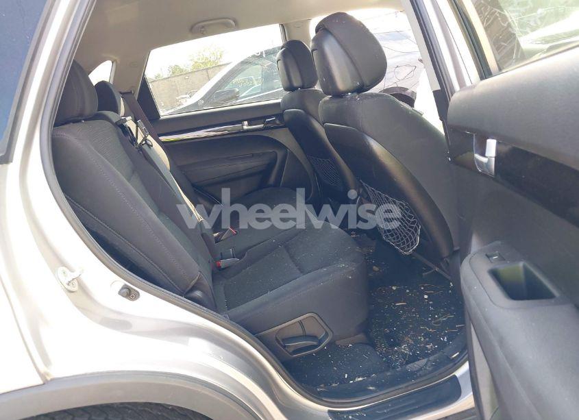 Photo 8 of 2015 Kia Sorento LX (VIN 5XYKTCA66FG624120)