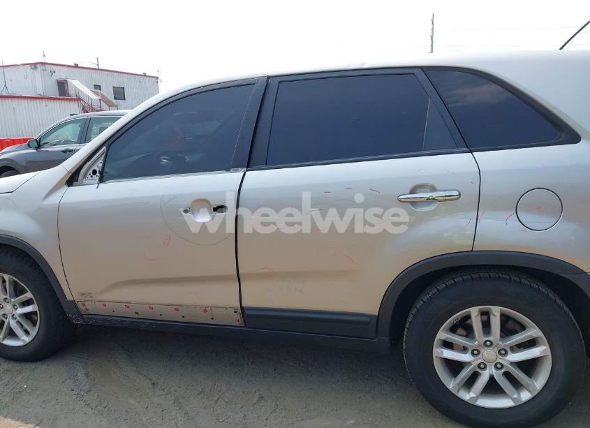 Photo 14 of 2015 Kia Sorento LX (VIN 5XYKTCA66FG654959)