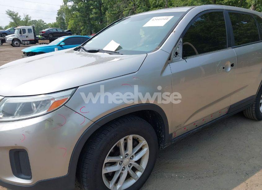 Photo 6 of 2015 Kia Sorento LX (VIN 5XYKTCA66FG654959)