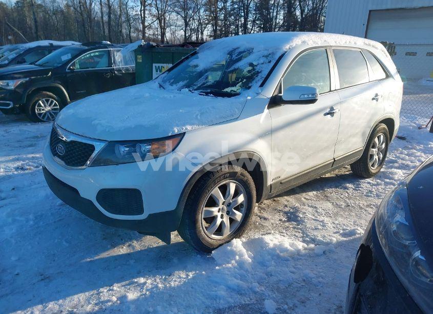 Photo 2 of 2012 Kia Sorento LX (VIN 5XYKTCA67CG276386)