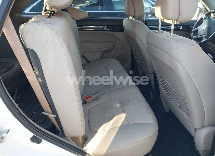 Photo 8 of 2012 Kia Sorento LX (VIN 5XYKTCA67CG276386)