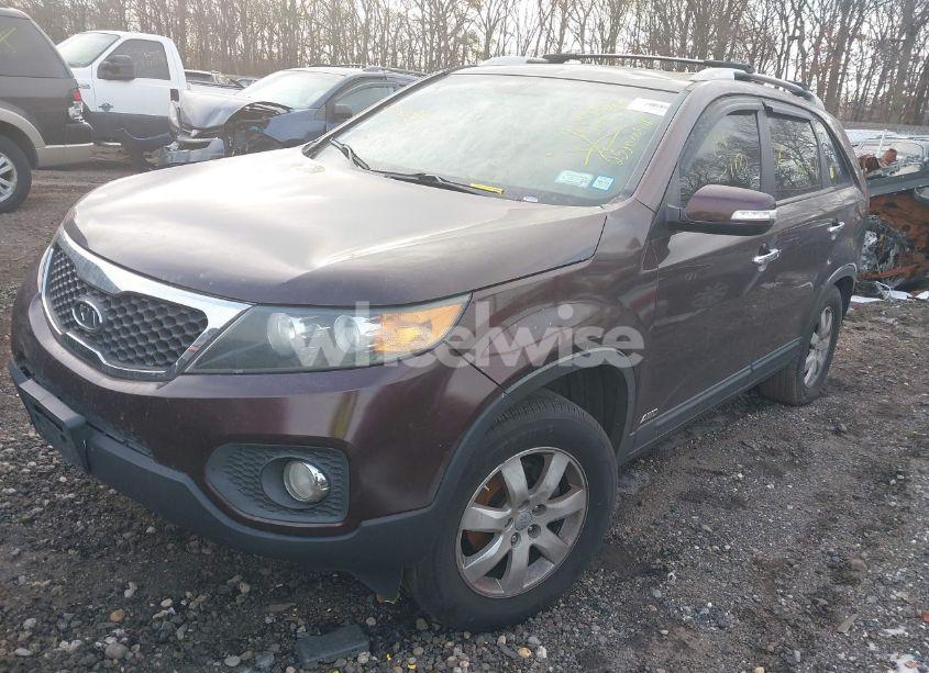 Photo 2 of 2012 Kia Sorento LX (VIN 5XYKTCA67CG279160)