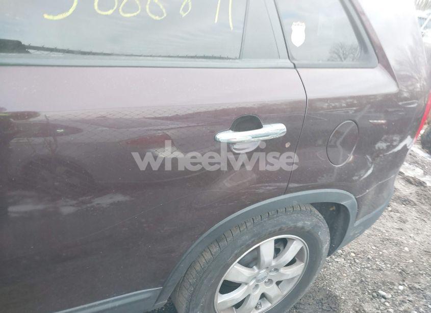 Photo 6 of 2012 Kia Sorento LX (VIN 5XYKTCA67CG279160)