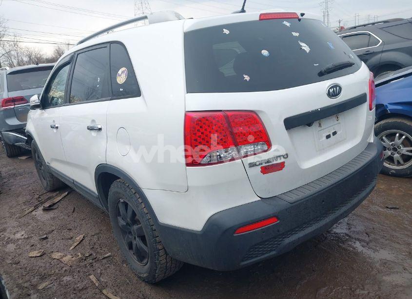 Photo 3 of 2012 Kia Sorento LX (VIN 5XYKTCA67CG308138)