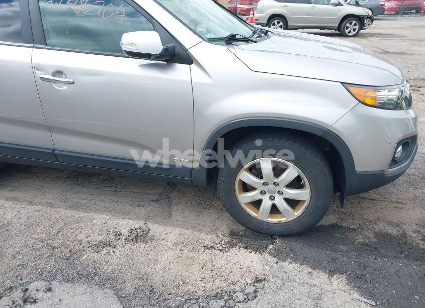 Photo 12 of 2013 Kia Sorento LX (VIN 5XYKTCA67DG422416)