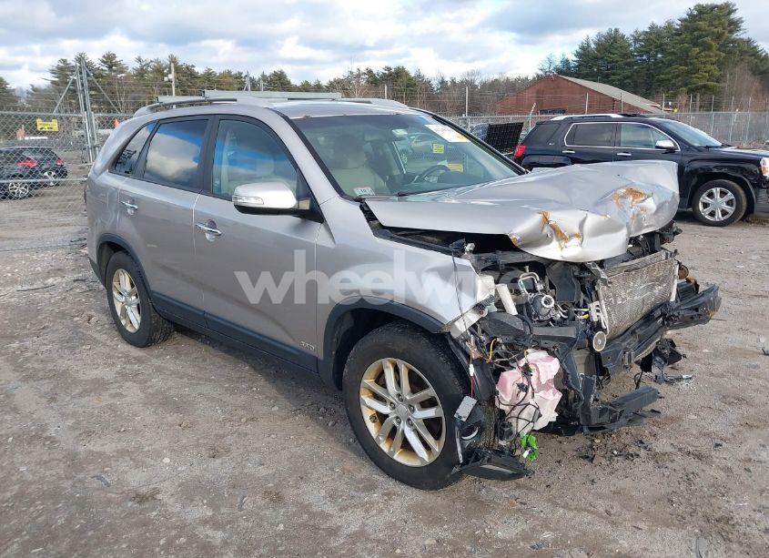 2014 Kia Sorento LX (VIN 5XYKTCA67EG438472) main photo