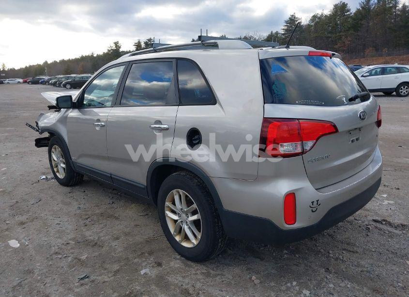 Photo 3 of 2014 Kia Sorento LX (VIN 5XYKTCA67EG438472)