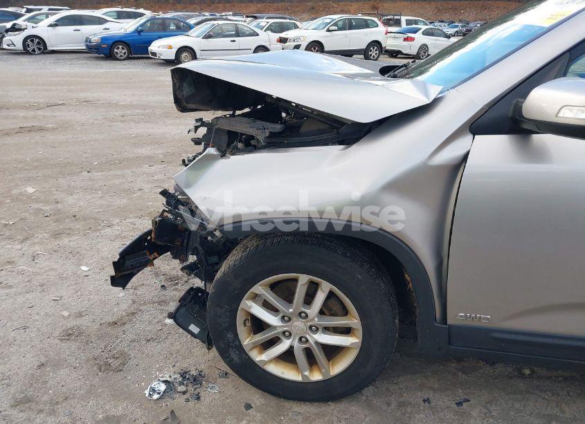 Photo 6 of 2014 Kia Sorento LX (VIN 5XYKTCA67EG438472)