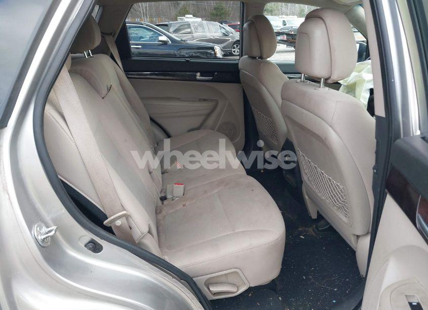 Photo 8 of 2014 Kia Sorento LX (VIN 5XYKTCA67EG438472)