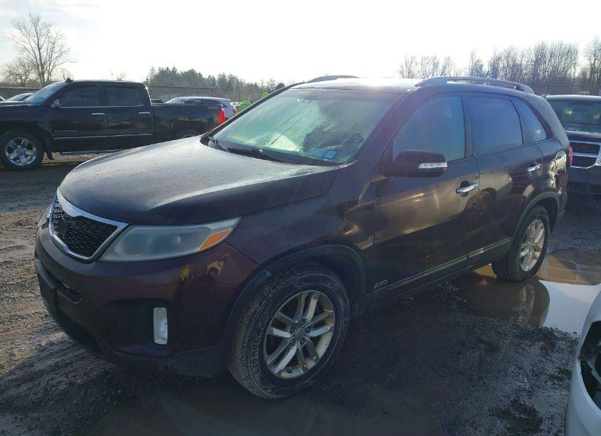 Photo 2 of 2014 Kia Sorento LX (VIN 5XYKTCA67EG479071)
