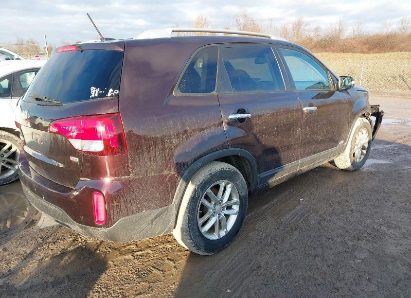 Photo 4 of 2014 Kia Sorento LX (VIN 5XYKTCA67EG479071)