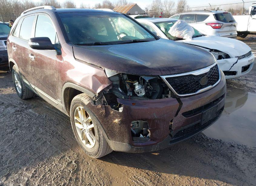 Photo 6 of 2014 Kia Sorento LX (VIN 5XYKTCA67EG479071)