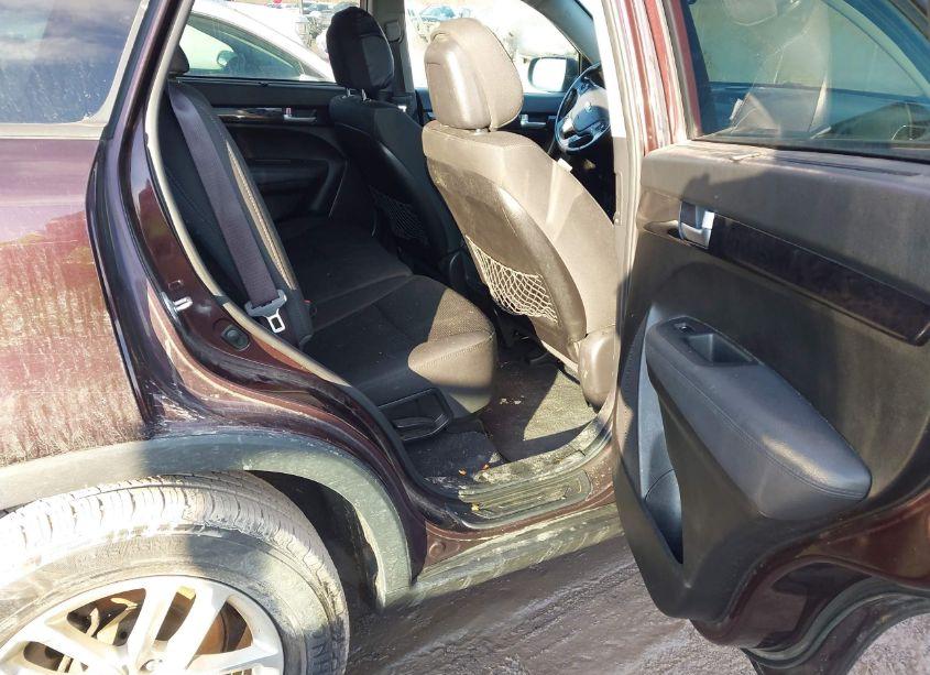 Photo 8 of 2014 Kia Sorento LX (VIN 5XYKTCA67EG479071)