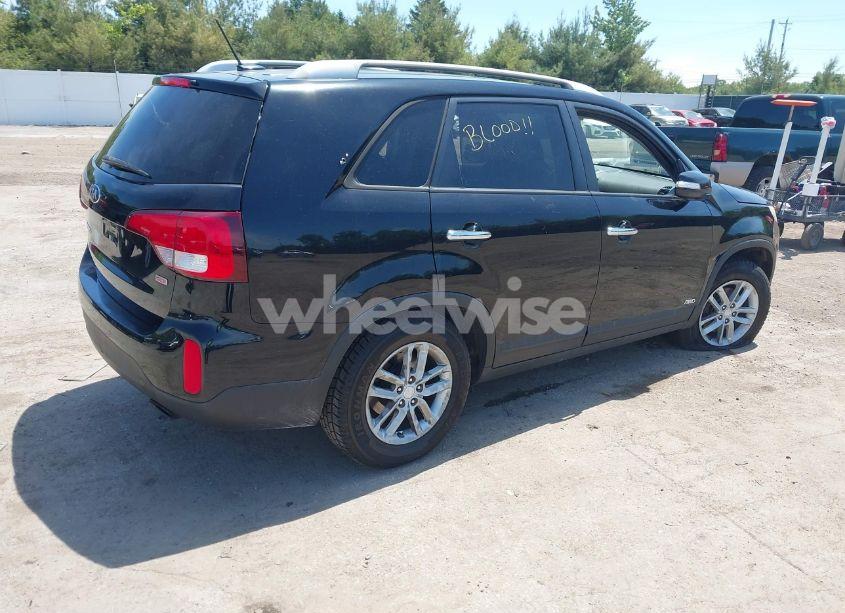 Photo 4 of 2014 Kia Sorento LX (VIN 5XYKTCA67EG484187)