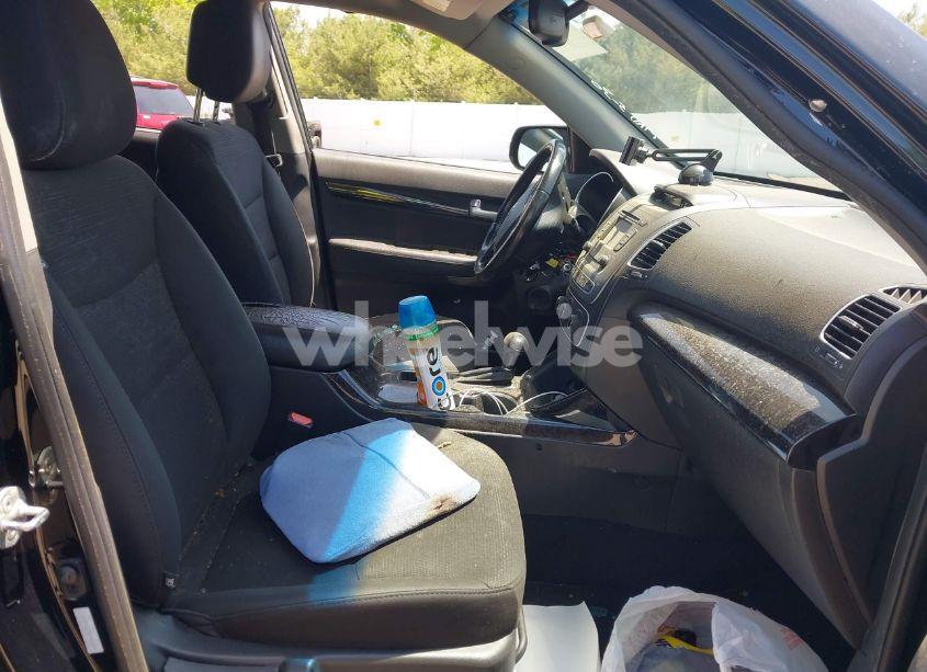 Photo 5 of 2014 Kia Sorento LX (VIN 5XYKTCA67EG484187)