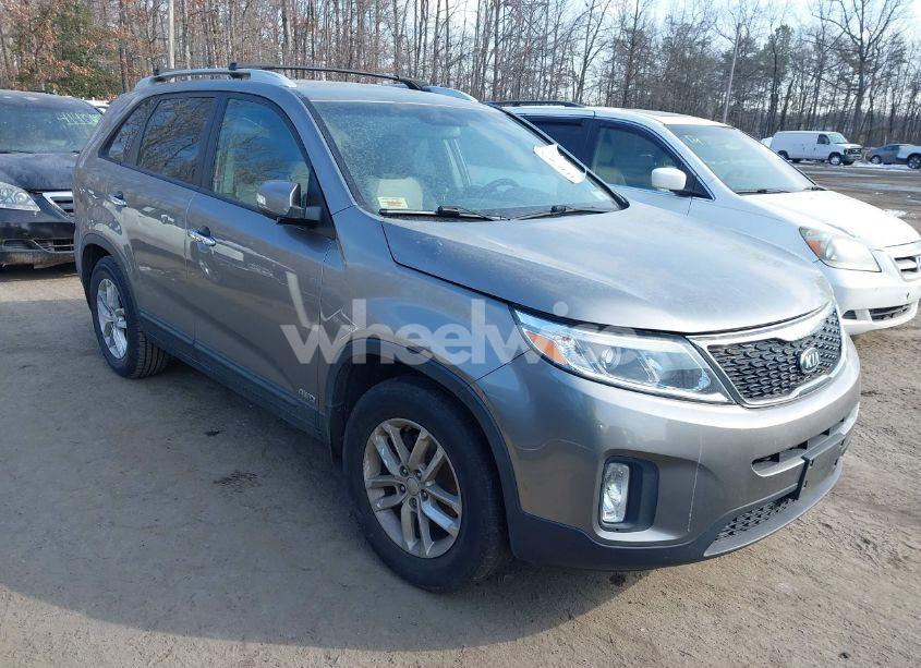 2014 Kia Sorento LX (VIN 5XYKTCA67EG505880) main photo