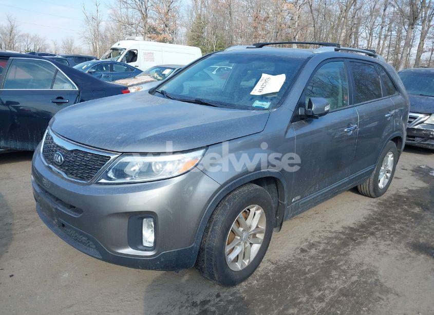 Photo 2 of 2014 Kia Sorento LX (VIN 5XYKTCA67EG505880)