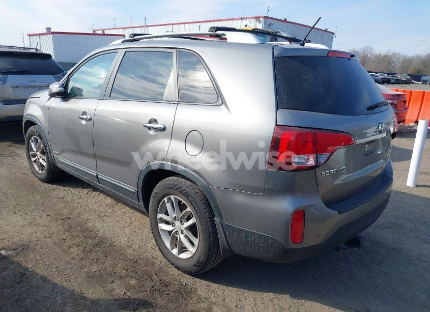 Photo 3 of 2014 Kia Sorento LX (VIN 5XYKTCA67EG505880)