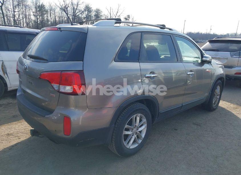 Photo 4 of 2014 Kia Sorento LX (VIN 5XYKTCA67EG505880)