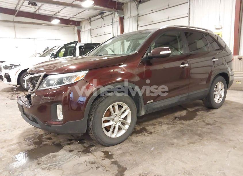 Photo 2 of 2014 Kia Sorento LX (VIN 5XYKTCA67EG541133)