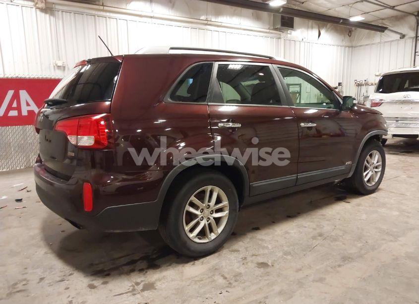 Photo 4 of 2014 Kia Sorento LX (VIN 5XYKTCA67EG541133)