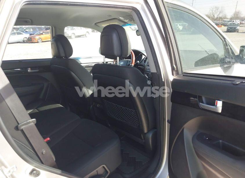 Photo 8 of 2014 Kia Sorento LX (VIN 5XYKTCA67EG543710)