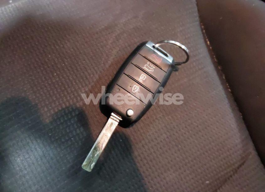 Photo 11 of 2015 Kia Sorento LX (VIN 5XYKTCA67FG585733)