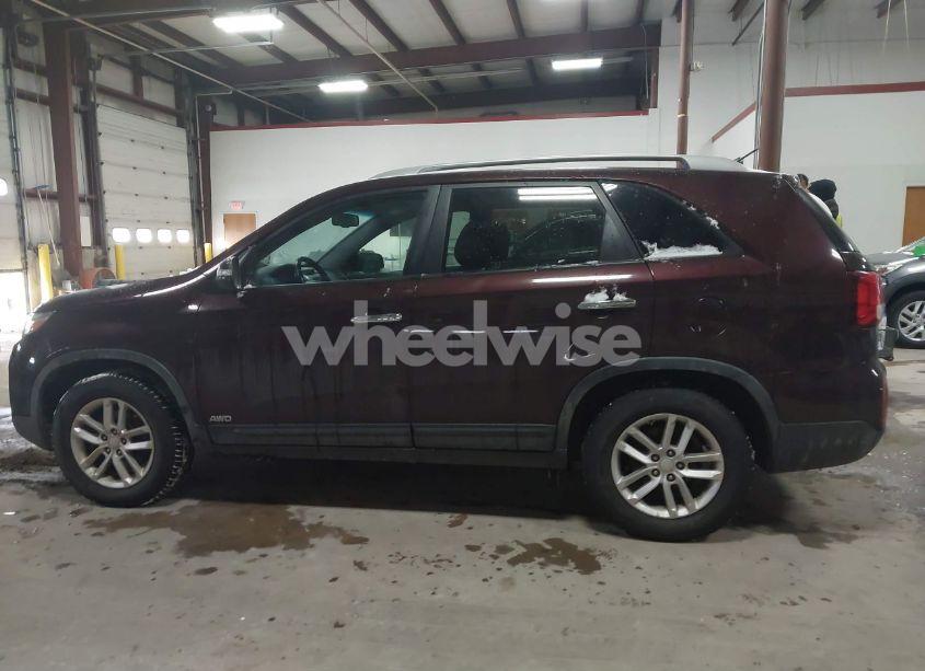 Photo 14 of 2015 Kia Sorento LX (VIN 5XYKTCA67FG585733)