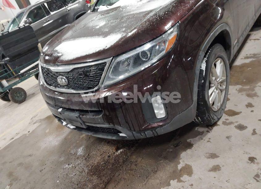 Photo 6 of 2015 Kia Sorento LX (VIN 5XYKTCA67FG585733)