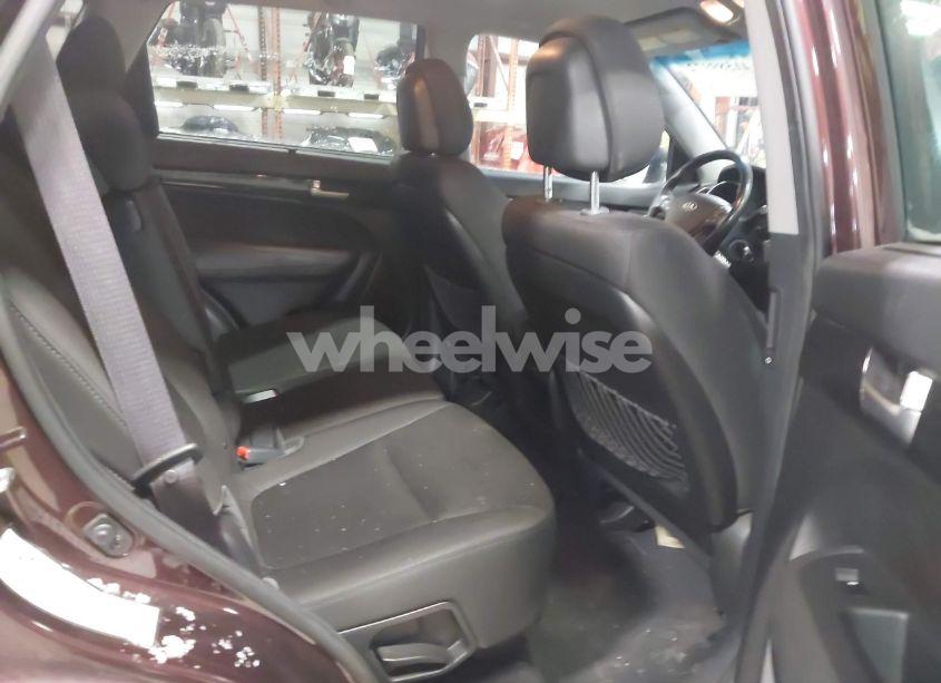 Photo 8 of 2015 Kia Sorento LX (VIN 5XYKTCA67FG585733)