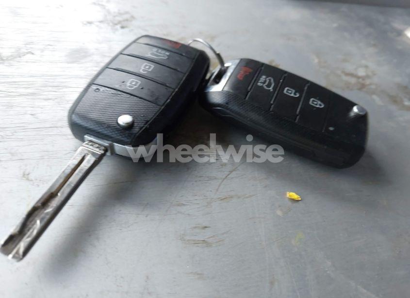 Photo 11 of 2015 Kia Sorento LX (VIN 5XYKTCA67FG616978)