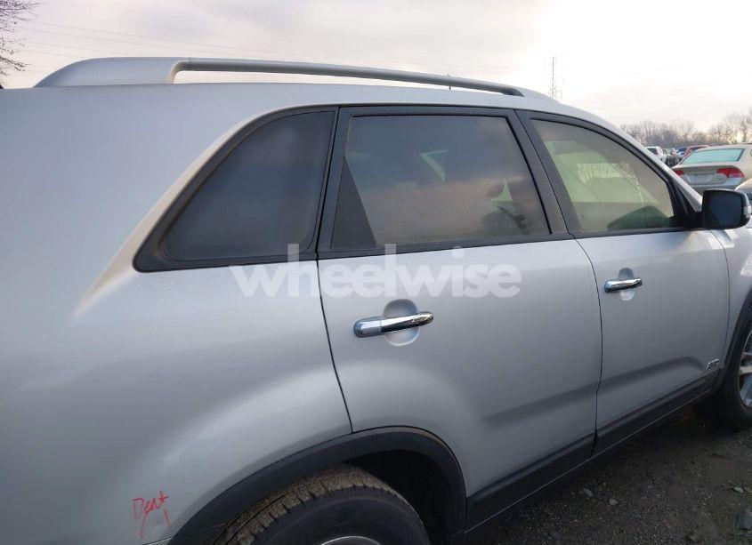 Photo 13 of 2015 Kia Sorento LX (VIN 5XYKTCA67FG616978)