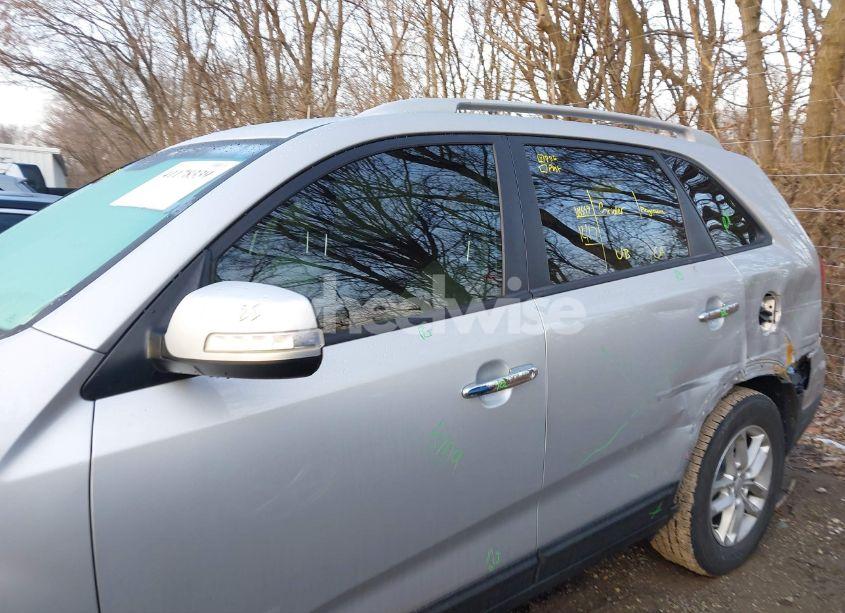 Photo 14 of 2015 Kia Sorento LX (VIN 5XYKTCA67FG616978)