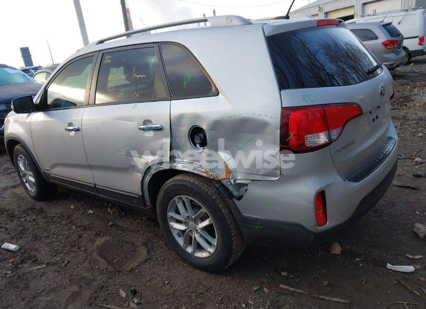 Photo 3 of 2015 Kia Sorento LX (VIN 5XYKTCA67FG616978)