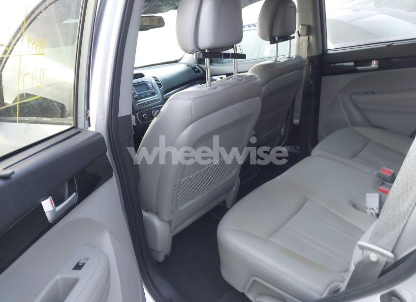 Photo 8 of 2015 Kia Sorento LX (VIN 5XYKTCA67FG616978)