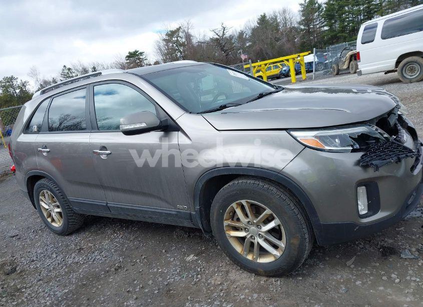 Photo 13 of 2015 Kia Sorento LX (VIN 5XYKTCA67FG655165)
