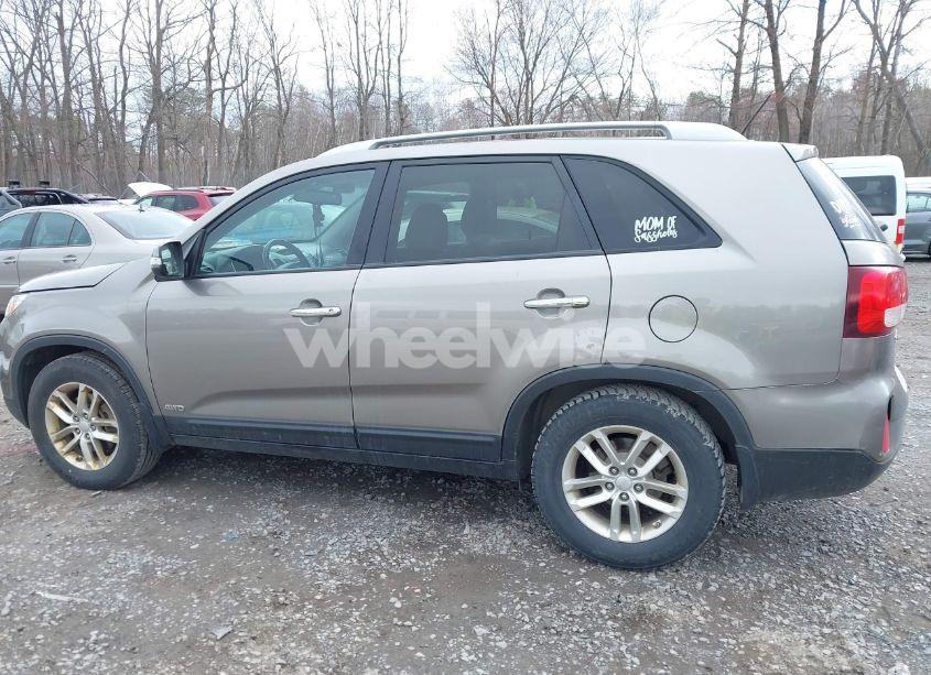 Photo 14 of 2015 Kia Sorento LX (VIN 5XYKTCA67FG655165)