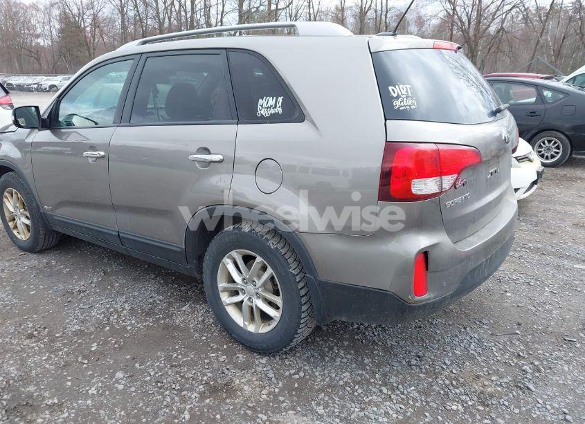 Photo 3 of 2015 Kia Sorento LX (VIN 5XYKTCA67FG655165)