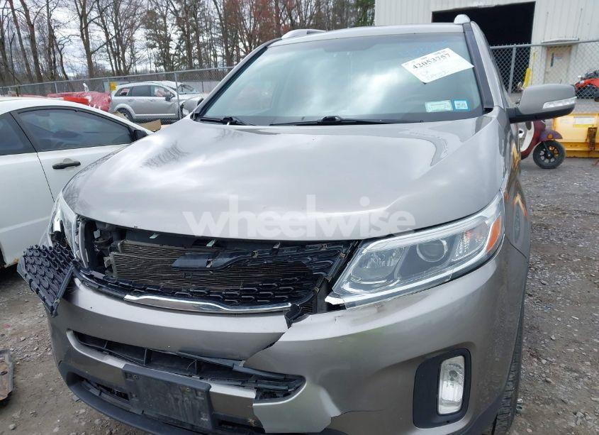 Photo 6 of 2015 Kia Sorento LX (VIN 5XYKTCA67FG655165)