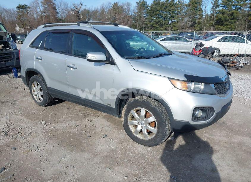 2012 Kia Sorento LX (VIN 5XYKTCA68CG210509) main photo