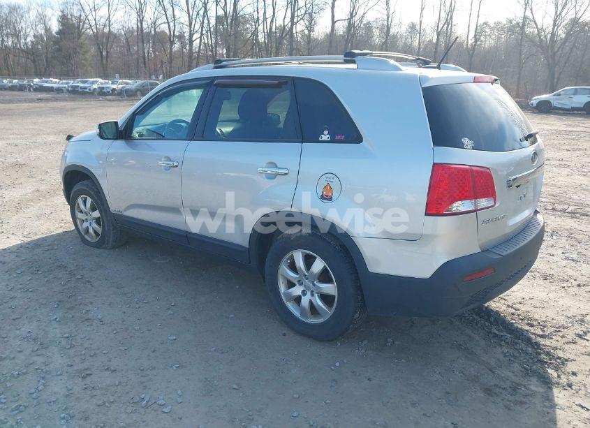Photo 3 of 2012 Kia Sorento LX (VIN 5XYKTCA68CG210509)